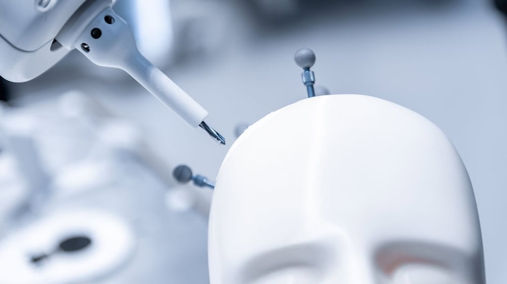 Auch Thüringer Unternehmen sind auf der großen Messe für Medizintechnik in Düsseldorf vertreten. (Symbolbild) / Foto: Fabian Strauch/dpa