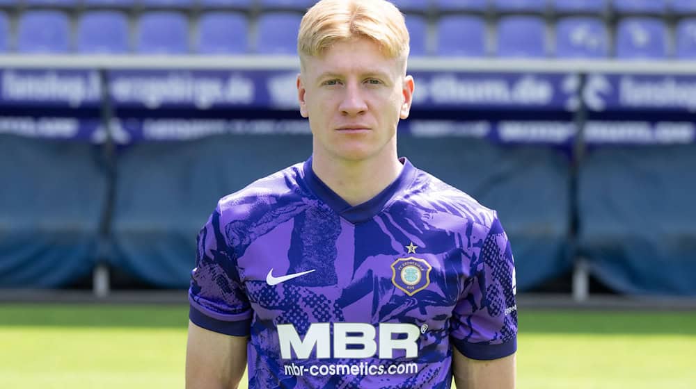 Erik Weinhauer erzielte in der Nachspielzeit das Siegtor für Aue / Foto: Sebastian Kahnert/dpa