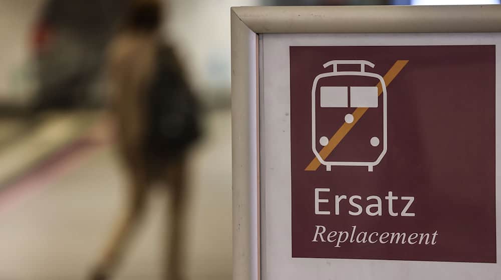 Für Baumaßnahmen sperrt die Deutsche Bahn Strecken in Thüringen, das wirkt sich nicht nur auf den Nahverkehr aus. (Symbolbild) / Foto: Oliver Berg/dpa