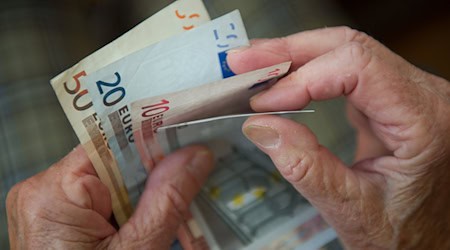 Die Zahl der Versorgungsempfänger in Thüringen ist um 1.310 auf 19.370 gestiegen. (Symbolbild) / Foto: Marijan Murat/dpa/dpa-tmn