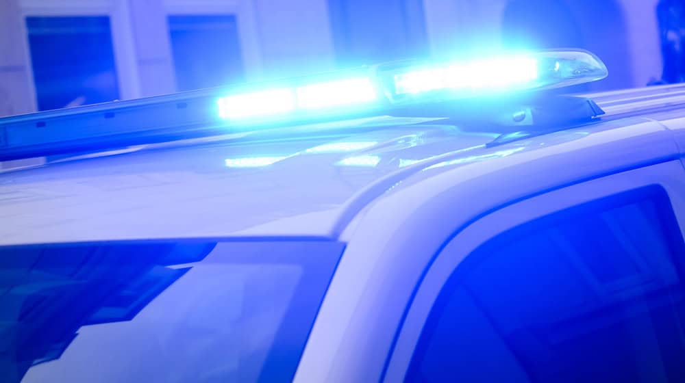 Trotz Wiederbelebungsversuche ist ein 34-Jähriger bei einem Verkehrsunfall im Landkreis Göttingen ums Leben gekommen. (Symbolbild)  / Foto: Julian Stratenschulte/dpa