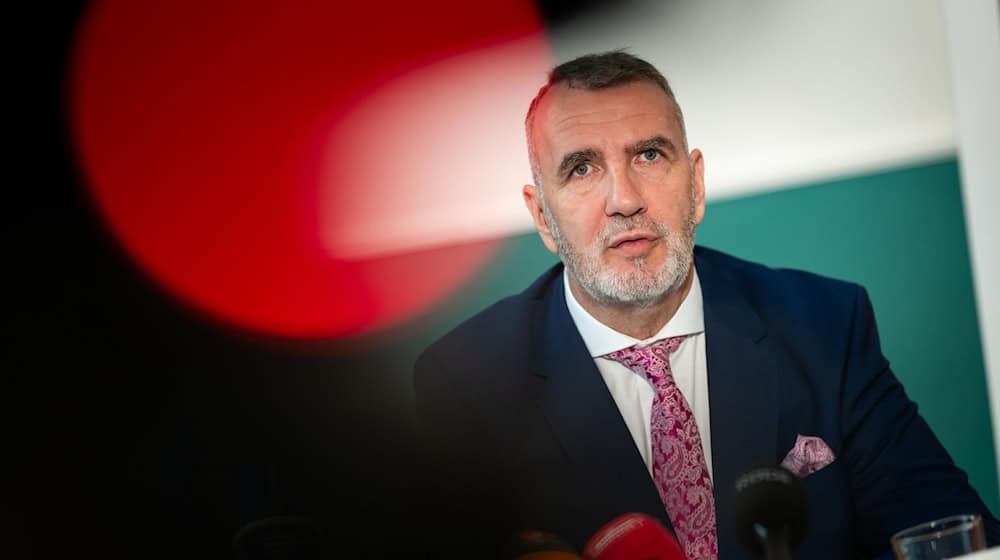 Thüringens Infrastrukturminister Steffen Schütz (BSW) will das Bauen in Thüringen beschleunigen. (Archiv)  / Foto: Jacob Schröter/dpa