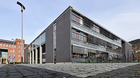 Aus Sicht des Verwaltungsgerichts Meiningen ist die Besoldung von Thüringer Richtern in den Jahren 2020 bis 2022 und im Jahr 2024 verfassungswidrig. (Symbolbild) / Foto: Martin Schutt/dpa