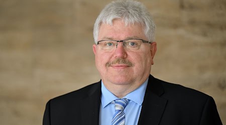 Nach zwölf Jahren im Amt wird der Bürgerbeauftragte Thüringens, Kurt Herzberg, verabschiedet. (Archivbild) / Foto: Martin Schutt/dpa-Zentralbild/dpa