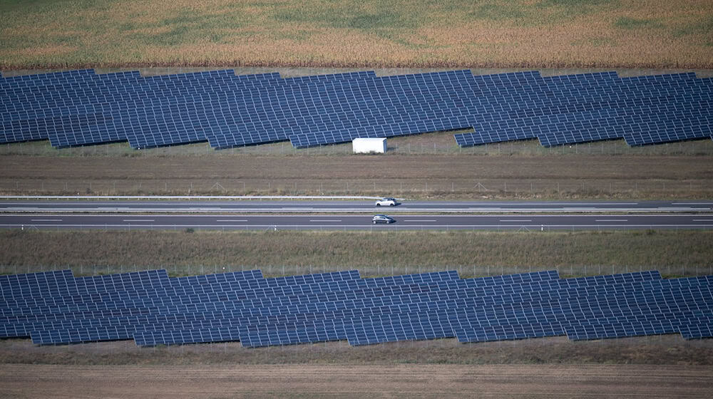 Eine Analyse der Landesenergieagentur sieht in Thüringen großes Potenzial für Solarflächen. (Symbolbild) / Foto: Sebastian Gollnow/dpa