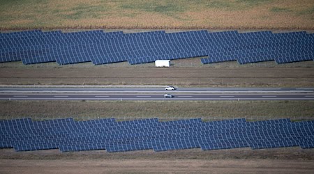 Eine Analyse der Landesenergieagentur sieht in Thüringen großes Potenzial für Solarflächen. (Symbolbild) / Foto: Sebastian Gollnow/dpa