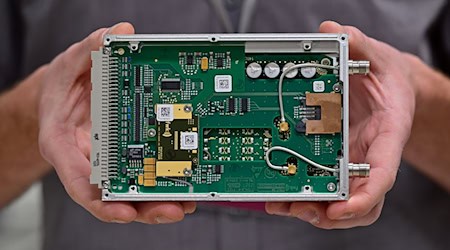 Die Funkwerk AG hat ihre Umsätze nach oben geschraubt. Der Konzern aus Kölleda beschäftigt nach eigenen Angaben 53 Mitarbeiter mehr als im Vorjahr. (Archivbild) / Foto: Martin Schutt/dpa