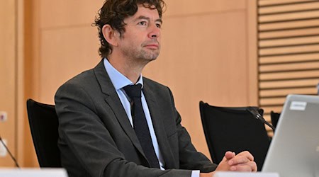 Der Virologe Christian Drosten stand den Thüringer Abgeordneten im Corona-Untersuchungsausschuss Rede und Antwort.  / Foto: Martin Schutt/dpa