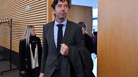 Der Virologe Christian Drosten stand den Thüringer Abgeordneten im Corona-Untersuchungsausschuss Rede und Antwort.   / Foto: Martin Schutt/dpa