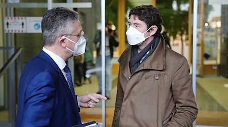 Der frühere Präsident des Robert Koch-Institutes (RKI), Lothar Wieler und der Virologe Christian Drosten sagen im Thüringer Corona-Untersuchungsausschuss aus. (Archivbild)  / Foto: Kay Nietfeld/dpa
