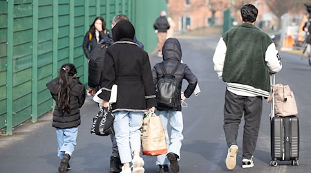Über 140 Flüchtlingen in Thüringen wurden bereits die Leistungen gestrichen. (Symbolbild) / Foto: Boris Roessler/dpa