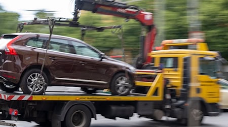 Die Umwelthilfe fordert eine konsequente und systematische Ahndung von Gehwegparken. (Symbolbild) / Foto: Monika Skolimowska/dpa