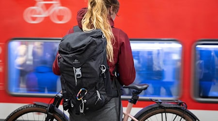 Wegen bundesweiter Änderungen im Bahnverkehr passt der MDV Mitte Dezember viele Verbindungen an. (Archivbild) / Foto: Sebastian Kahnert/dpa