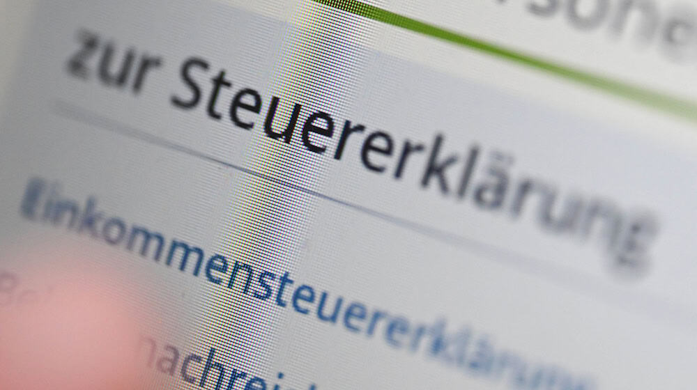 Gefälschte E-Mails im Namen von Elster versprechen Steuererstattungen – tatsächlich wollen Betrüger an Bankdaten gelangen. (Symbolbild) / Foto: Bernd Weißbrod/dpa
