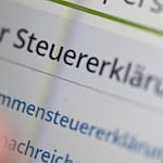 Gefälschte E-Mails im Namen von Elster versprechen Steuererstattungen – tatsächlich wollen Betrüger an Bankdaten gelangen. (Symbolbild) / Foto: Bernd Weißbrod/dpa