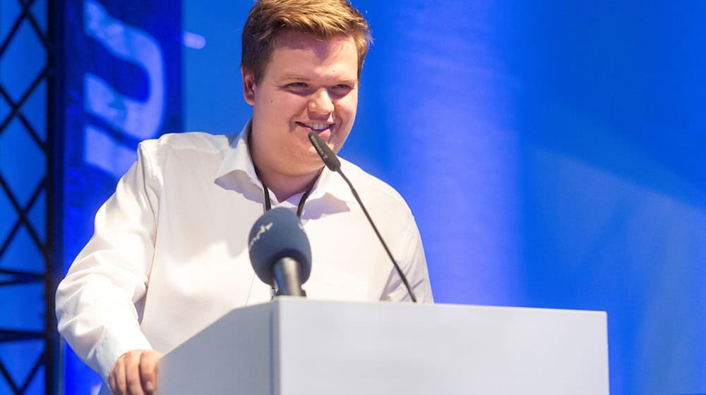 Als Landesvorsitzender der Jungen Union wiedergewählt: der 28-jährige Jurist Lennart Geibert. / Foto: Michael Reichel/dpa