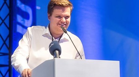 Als Landesvorsitzender der Jungen Union wiedergewählt: der 28-jährige Jurist Lennart Geibert. / Foto: Michael Reichel/dpa