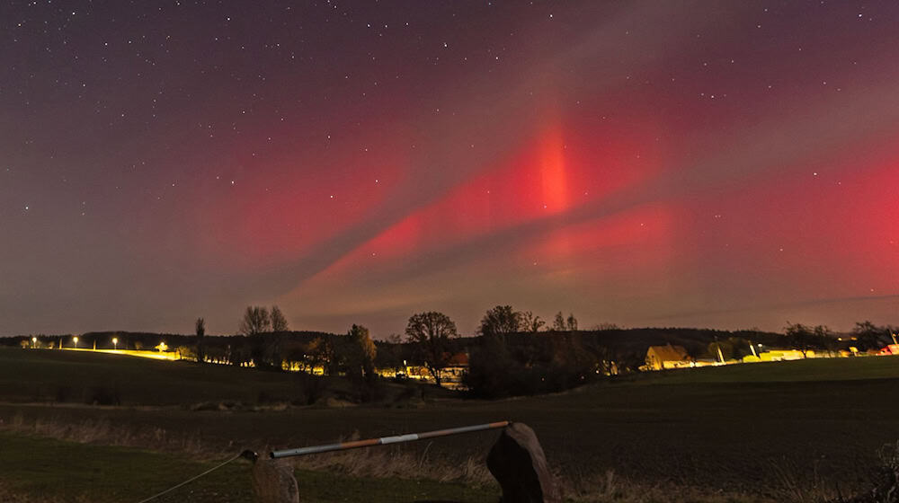 Polarlichter waren in der vergangenen Nacht auch mancherorts in Sachsen zu sehen. / Foto: Dietmar Thomas/EHL Media/dpa