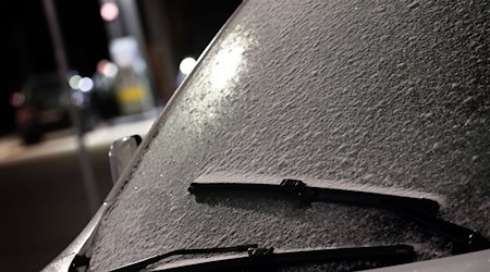 Viele Autofahrer in Thüringen mussten am Morgen ihre Scheiben kratzen. (Archivbild) / Foto: Karl-Josef Hildenbrand/dpa