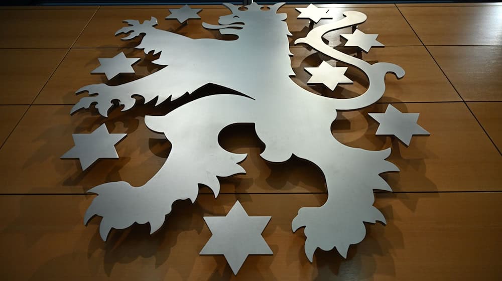 Die Fraktionschefs von Linke, SPD, CDU und BSW haben lange über einen Doppelhaushalt 2026/2027 verhandelt, nun gibt es eine Einigung. (Archivbild) / Foto: Martin Schutt/dpa