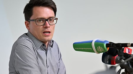 Linke geht mit Paket an Forderungen in weitere Haushaltsverhandlungen (Archivbild)  / Foto: Martin Schutt/dpa