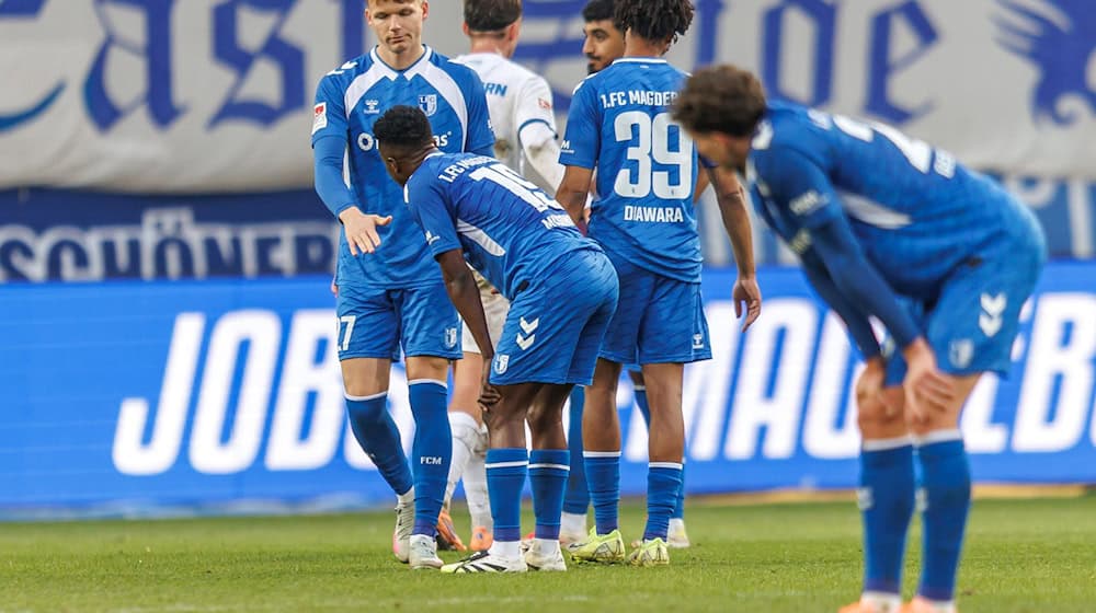 Trotz guter Partie keine Punkte: Magdeburgs Spieler sind enttäuscht. / Foto: Andreas Gora/dpa
