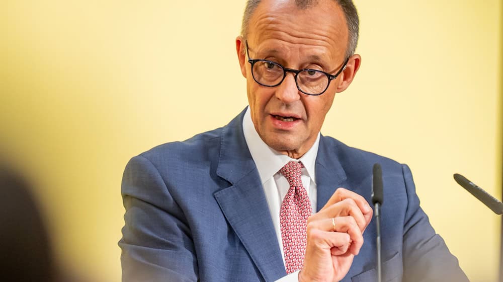 Bundeskanzler Friedrich Merz kommt nach Thüringen und besucht das Kabinett von Thüringens Ministerpräsident Mario Voigt (beide CDU). (Archivbild) / Foto: Michael Kappeler/dpa