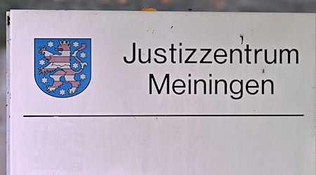 Die Staatsanwaltschaft wirft einer 50-Jährigen vor, aus Habgier und grausam eine Rentnerin getötet zu haben. (Symbolbild) / Foto: Martin Schutt/dpa