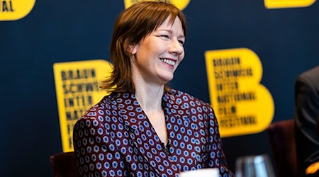 Schauspielerin Sandra Hüller beim Braunschweig International Film Festival: Sie wurde dort als Stargast mit dem Hauptpreis ausgezeichnet. (Archivbild) / Foto: Michael Matthey/dpa