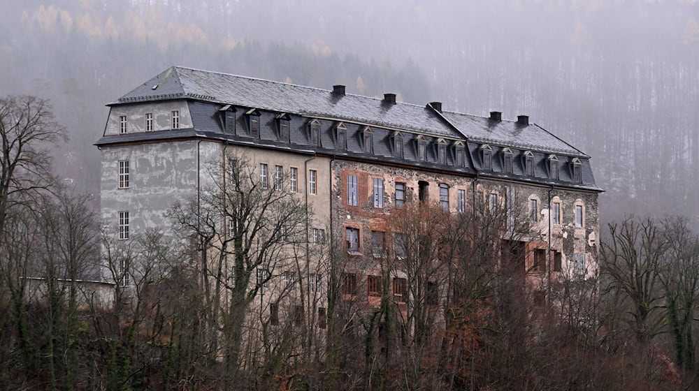 Rund zwei Millionen Euro werden aus dem Sonderinvestitionsprogramm auf Schloss Schwarzburg investiert. / Foto: Martin Schutt/dpa