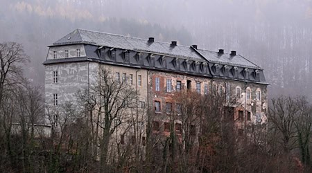 Rund zwei Millionen Euro werden aus dem Sonderinvestitionsprogramm auf Schloss Schwarzburg investiert. / Foto: Martin Schutt/dpa