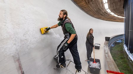 Der Oberhofer Eiskanal ist in diesem Jahr bereits seit dem 13. Oktober in Betrieb. (Archivbild) / Foto: Michael Reichel/dpa