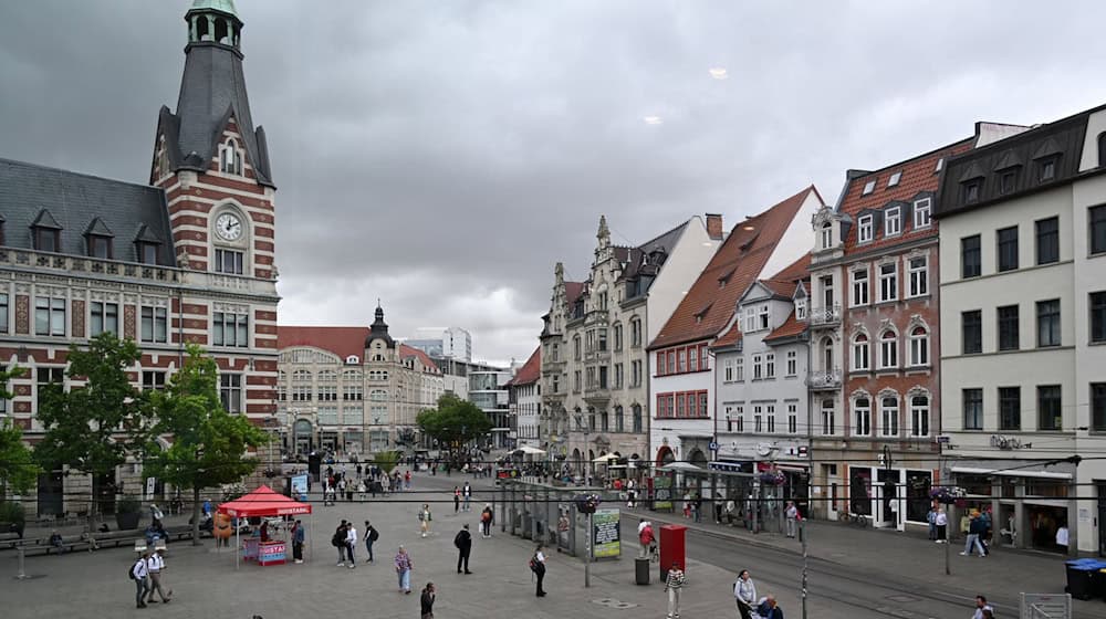 Über die Höhe der künftigen Zahlungen des Landes an die Kommunen - hier Erfurt - ist noch nicht entschieden (Illustration).  / Foto: Martin Schutt/dpa