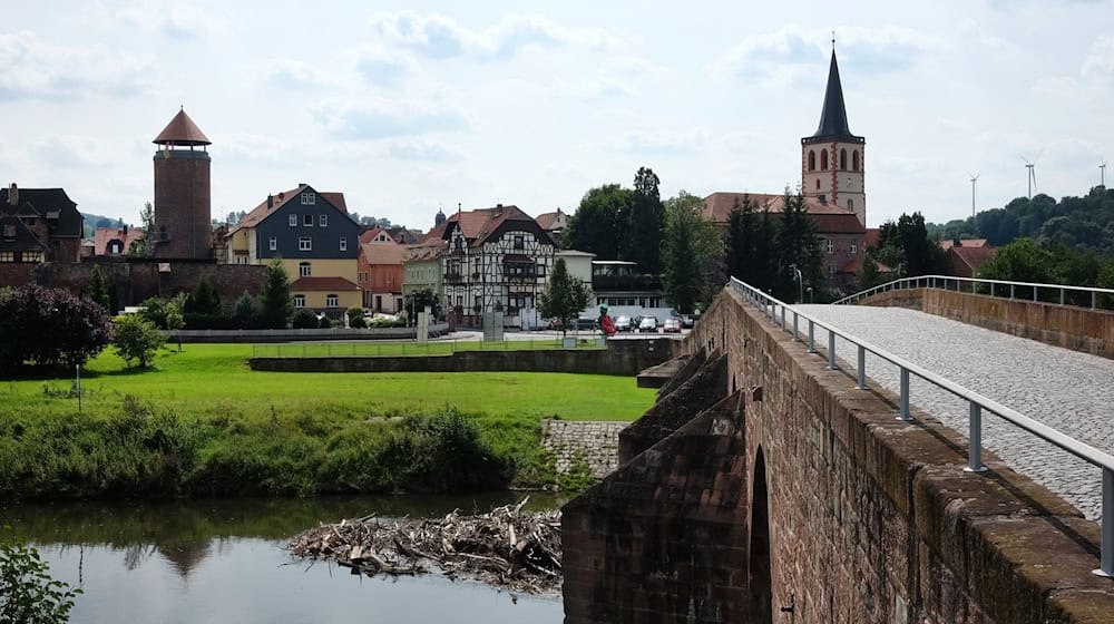 Die "Brücke der Einheit" bei Vacha in Thüringen an der Landesgrenze zu Hessen. (Archivbild) / Foto: picture alliance / Jens Kalaene/dpa-Zentralbild/dpa