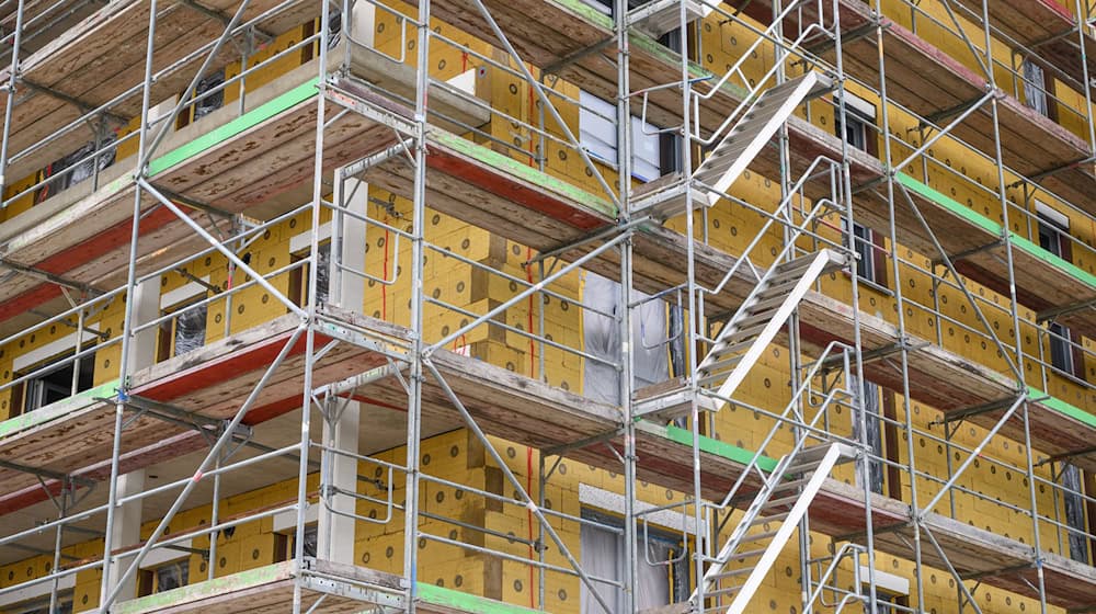Nach langem Warten startet das Millionen-Projekt für klimafreundliches Bauen in Weimar und Bautzen. (Symbolbild) / Foto: Patrick Pleul/dpa