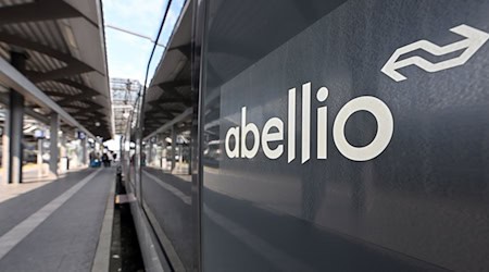 Für mehr Komfort und mehr Verlässlichkeit ist künftig ein neuer Zug im Saale-Thüringen-Südharz-Netz bei Abellio unterwegs. (Archivbild) / Foto: Martin Schutt/dpa