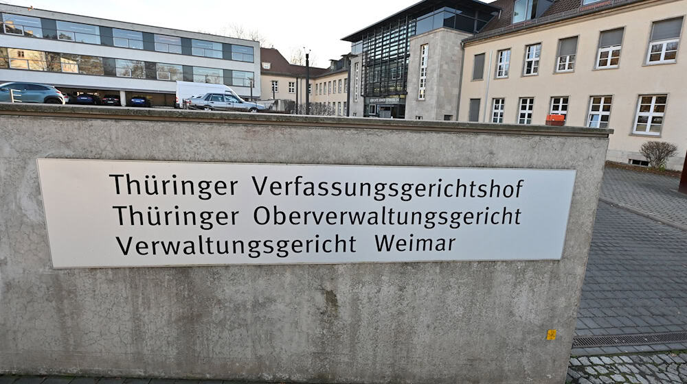 Das Verwaltungsgericht Weimar hält eine Äußerung des Landesverfassungsschutzchefs Stephan Kramer für rechtswidrig. Zu zwei anderen Kommentierungen weist es die Klage jedoch ab. (Symbolbild)  / Foto: Martin Schutt/dpa-Zentralbild/dpa