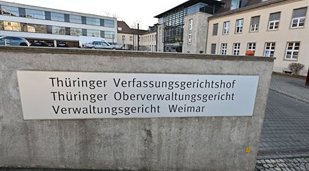 Das Verwaltungsgericht Weimar hält eine Äußerung des Landesverfassungsschutzchefs Stephan Kramer für rechtswidrig. Zu zwei anderen Kommentierungen weist es die Klage jedoch ab. (Symbolbild)  / Foto: Martin Schutt/dpa-Zentralbild/dpa