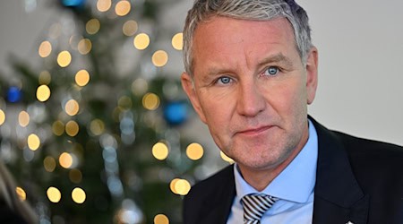 Thüringens AfD-Fraktionschef Björn Höcke setzt auf eine globale Minderausgabe bei der institutionellen Förderung - etwa für Vereine, Orchester oder Theater. / Foto: Martin Schutt/dpa