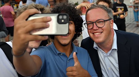 Nicht nur im Wahlkampf, sondern auch in der Regierungsarbeit spielen die sozialen Medien eine immer wichtigere Rolle. (Archivbild) / Foto: Martin Schutt/dpa
