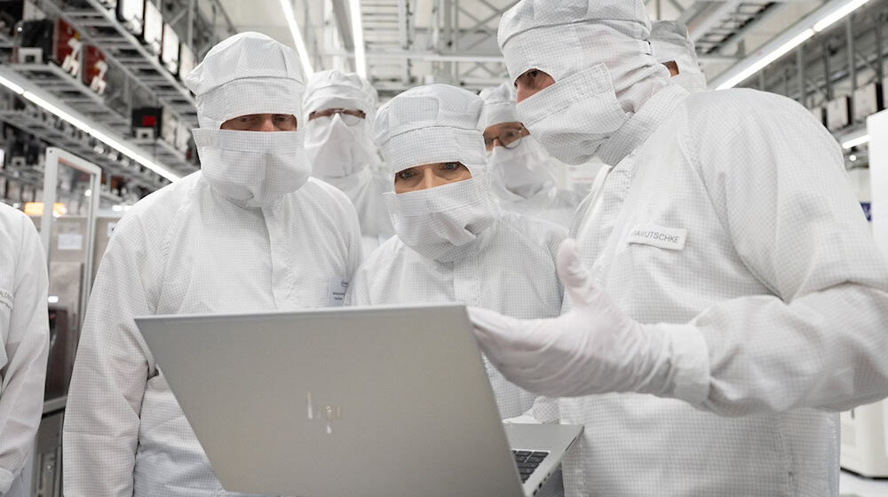 Mikrochips sind für zahlreiche Wirtschaftszweige unverzichtbar. (Symbolbild)  / Foto: Sebastian Kahnert/dpa