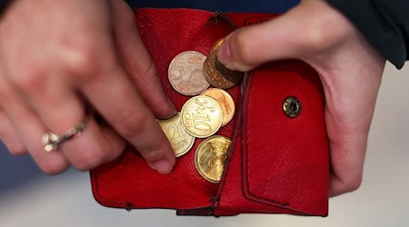 In Thüringen arbeiteten im April 2025 rund 146.000 Menschen im Niedriglohnsektor. (Symbolbild) / Foto: Jan Woitas/dpa