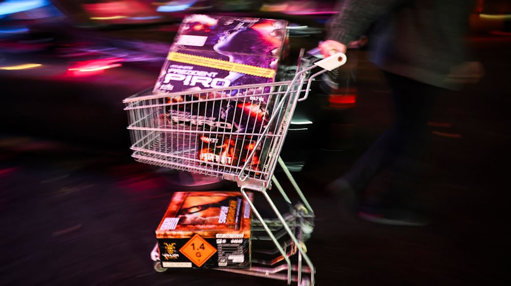 Feuerwerkskäufer werden in Thüringen zweimal für Einbrecher gehalten. (Symbolbild) / Foto: Christian Charisius/dpa