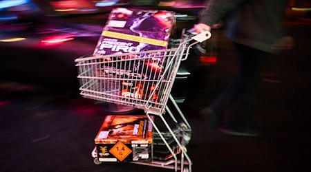 Feuerwerkskäufer werden in Thüringen zweimal für Einbrecher gehalten. (Symbolbild) / Foto: Christian Charisius/dpa