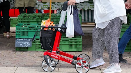 Aus dem Härtefallfonds für bedürftige Rentner floss nur ein kleiner Teil des Geldes ab. (Symbolbild) / Foto: Jan Woitas/dpa