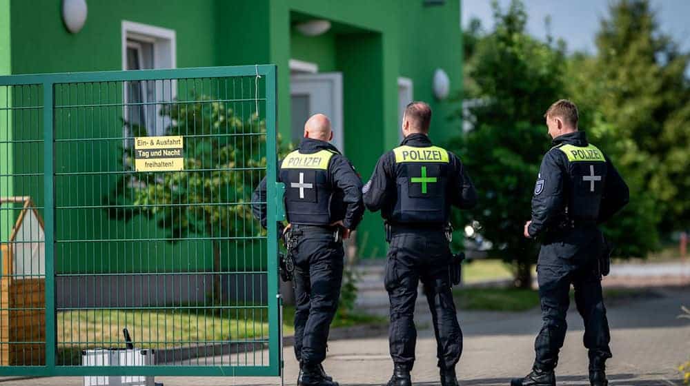 Die Räume der GdP Thüringen wurden im Zuge verschiedener Ermittlungen mehrfach durchsucht - unter anderem im März und im Sommer. (Archivbild) / Foto: Jacob Schröter/dpa