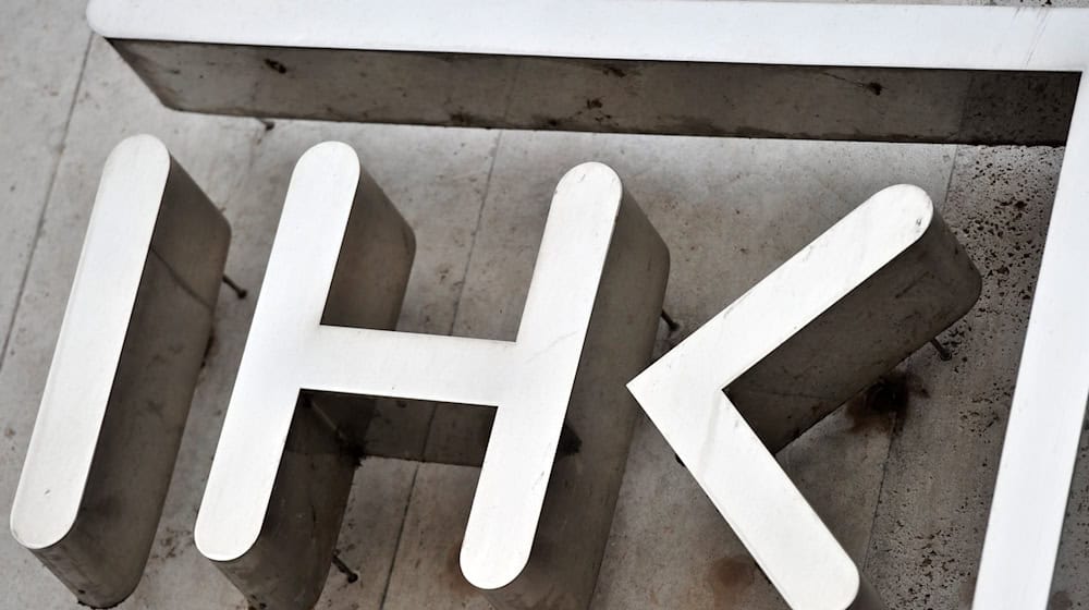 Die IHK in Ostthüringen sieht auch die Wirtschaft in Krisenfällen in der Pflicht. (Archivbild) / Foto: Hendrik Schmidt/dpa-Zentralbild/dpa