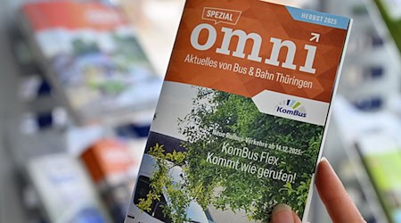 Infos zu dem neuen Angebot gibt es unter anderem in Flyern. / Foto: Martin Schutt/dpa