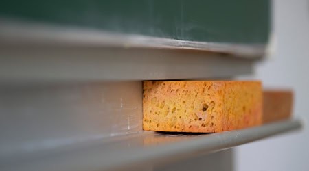 Thüringens Lehrerverband fordert, Bundesmittel jetzt gezielt für moderne und sichere Lernräume zu nutzen. (Symbolbild) / Foto: Marijan Murat/dpa