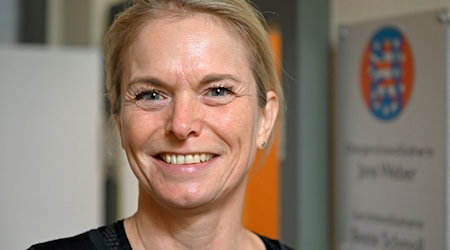 Gerichtsvollzieherin Jana Weber ist nach dem tödlichen Übergriff im Saarland in Sorge. (Archivbild) / Foto: Martin Schutt/dpa-Zentralbild/dpa